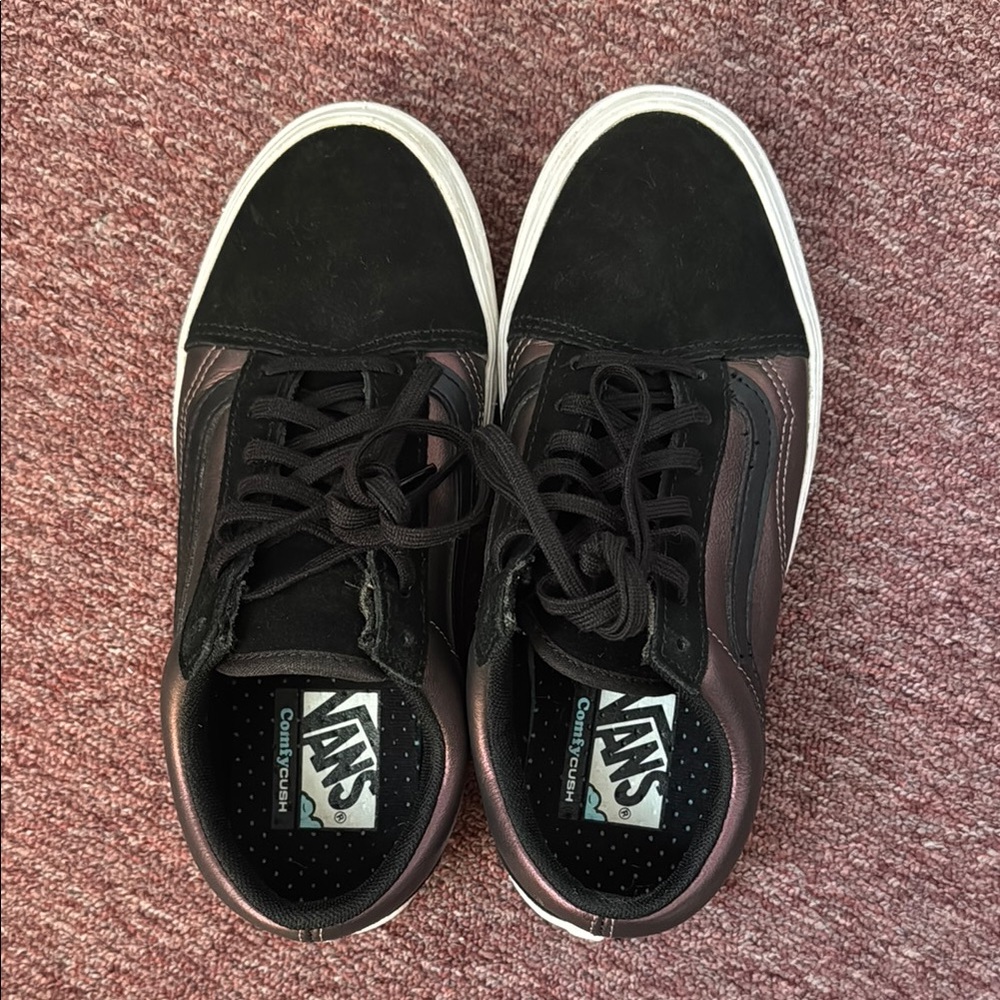 Vans Women’s Black and Dark Purple Sneakers